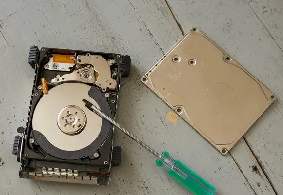 什么是物理破壞硬盤銷毀方式，有哪些常見的具體操作？